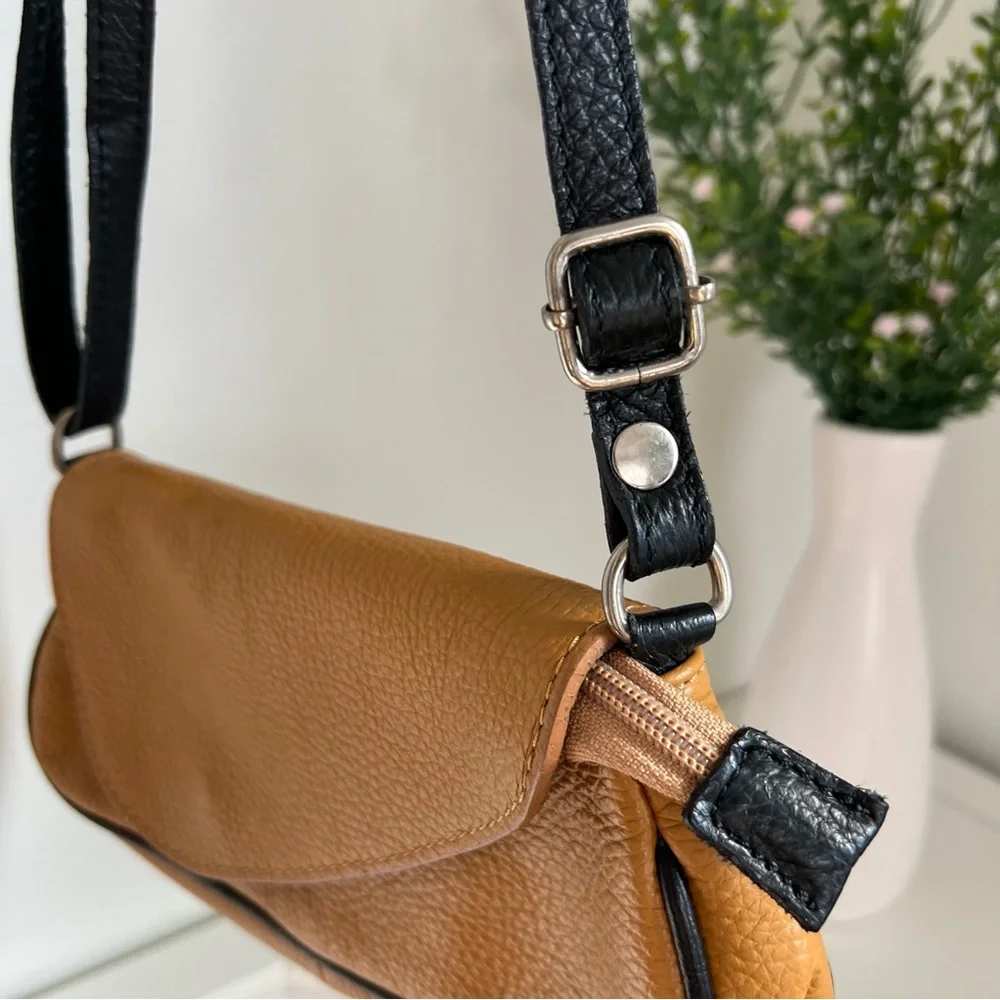 Borse In Pelle Pebbled Leather Orange Cognac Asymmetric Saddle Shoulder Bag - Picture 3 of 13